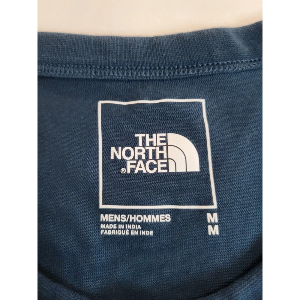 The Northface Himalayan Blue Poppy T-Shirt Size Medium‎ Short Sleeve Graphic